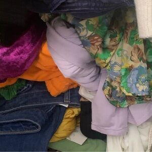 Bundle of 100 clothes